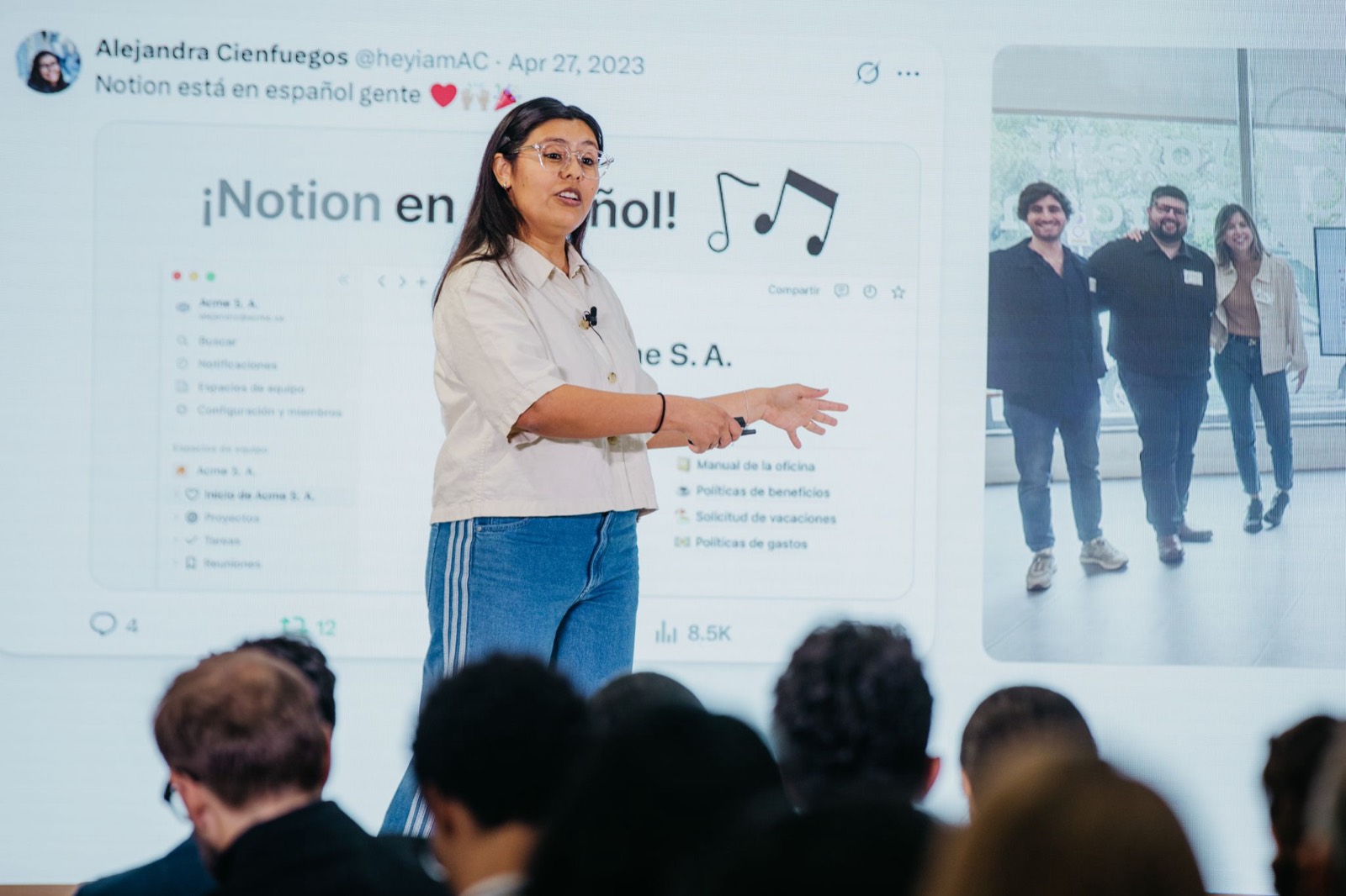 Alejandra Cienfuegos presenting Notion in Spanish to a full room